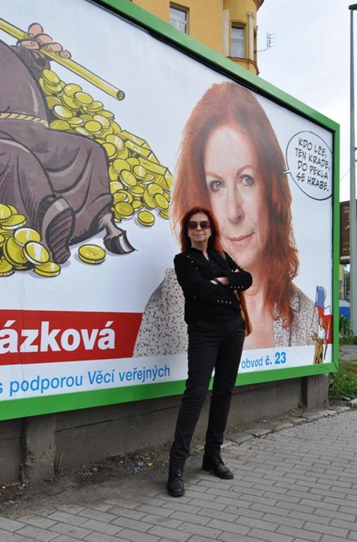 Volební billboard v ulici Švábky